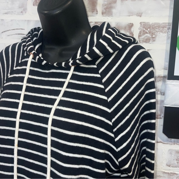 Volcom Black and White Striped Hoodie - Picture 3 of 7